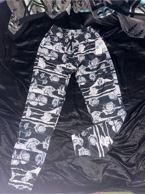 fresh Black & White Rose-Print Joggers